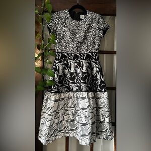 Elegant Black and White Patterned Dress A LINE